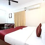 Oyo 9959 Hotel Varcity Ruby