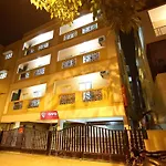 Oyo 9959 Hotel Varcity Ruby