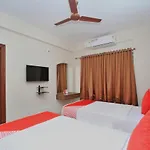 Vaccinated Staff - Oyo 10379 Hotel Varcity Sapphire