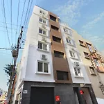 Oyo 12033 Hotel Royal Residence