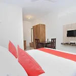 Oyo 12033 Hotel Royal Residence