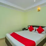 Oyo 25121 Bns Lodge