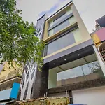 Oyo Hotel Golden Arch Near Palace Ground
