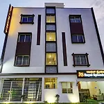 Collection O Royal Suites