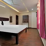 Oyo Flaghship 70376 I Care With Greenery Comforts