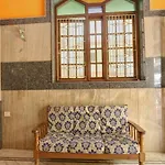 Spot On Radha Krishna Deluxe Lodge Near Cubbon Park