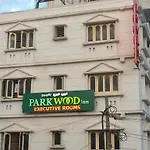 Hotel Parkwood Inn