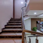 Itsy Hotels Hiland Suites