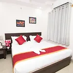 Octave Hotel Jm Residency