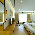 The President Hotel, Kumarapark