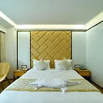 The President Hotel, Kumarapark