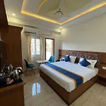 Np Royal Inn