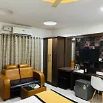 The Porch Inn Hotel/Service Apartments