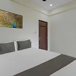 Collection O Emara Inn Near Ascendas Park Square Mall
