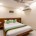 OYO 77066 Anjani Fortune Suites