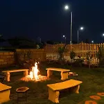 Stayvista At The Goldilocks With Pvt Pool & Gym