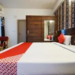 Oyo Flagship 65924 Balaji Luxury