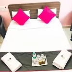 Hotel Golden Stays