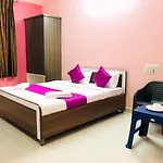 Hotel Golden Stays