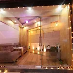 Royalwood Deluxe