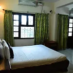 Service Apartment In Richmond Road