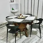 Cozy 2-Bedroom Service Apartment With Free Parking