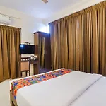 Fabhotel Willow Tree