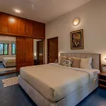 Stayvista At The Lakeshore With Lake View, Wifi, Garden