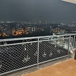 Singh\'S Space L Luxurious 2Bhk L On Top Floor With Large Balcony