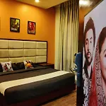 C Suites - Lotus Park