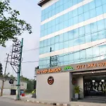 City Lake Hotel
