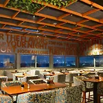 City Lake Hotel
