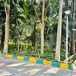 1 Bhk Next To The Beautiful Park - 402