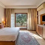 Sliceinn Gulmohar- Near Kempegowda International Airport, Bengaluru