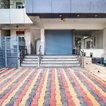 Fabhotel Redmoon Suites - Nr Brookfield