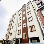 OYO 75843 SM Residency