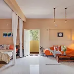 Moonlight Manor- Luxury Escape