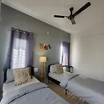 Isiri Service Apartment