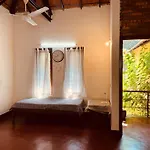 Private Room In A Cheerful Bungalow With A Balcony