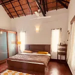 Private Room In A Cheerful Bungalow With A Balcony