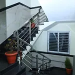 Hotel 8Th Mile Suites
