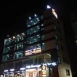 Hotel 8Th Mile Suites