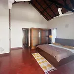 Private Room In A Cheerful Bungalow With A Balcony