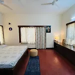 Spacious Room With A Garden View In A Charming Bungalow Near Indiranagar