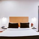 Super Townhouse Ulsoor Near Halasuru Metro Station