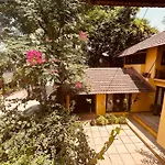 Spacious Room With A Garden View In A Charming Bungalow Near Indiranagar