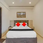 Capital O 79546 Hotel Royal Galaxy