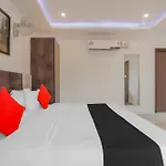 Capital O 79546 Hotel Royal Galaxy
