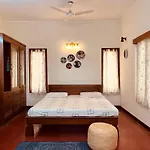 Serene Cottage-Style Room Near Indiranagar
