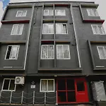 Townhouse Sarvar Hospitality Near Ascendas Park Square Mall
